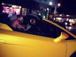El propio Justin había compartido en Instagram una imagen de la chica conduciendo su Lamborghini. ESPECIAL /