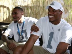 A pesar de caer con las Panteras, Newton (d) fue una de las sensaciones de la temporada. AP /