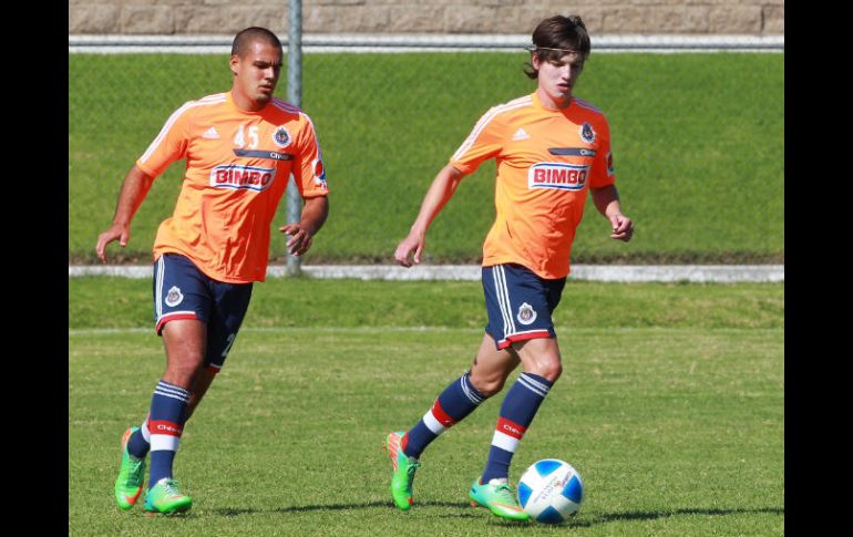 No dejar de correr durante los 90 minutos es la tarea que tienen los jugadores de Chivas  /