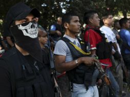 Las autodefensas insisten en que sólo dejarán las armas hasta que integrantes de 'Los Caballeros Templarios' estén en la cárcel. ARCHIVO /