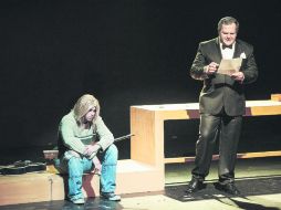 ''No te preocupes, ojos azules'' plantea un diálogo humanista entre dos estrellas de la música.  /