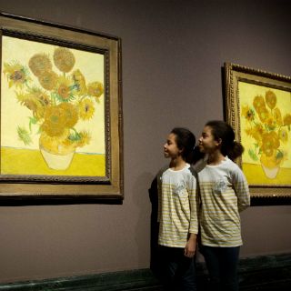 Dos versiones de 'Los girasoles' de Van Gogh, por fin juntos
