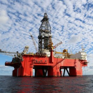 Pemex firma acuerdo con petrolera rusa