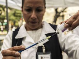 La dependencia hizo un llamado a la población para que acuda a vacunarse contra la influenza en cualquiera de sus centros de salud. ARCHIVO /