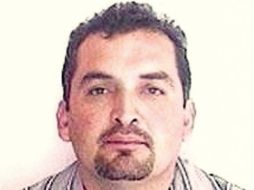 Enrique Plancarte Solís vive escondido, usa teléfonos y radios que intercambia para no ser ubicado. SUN /