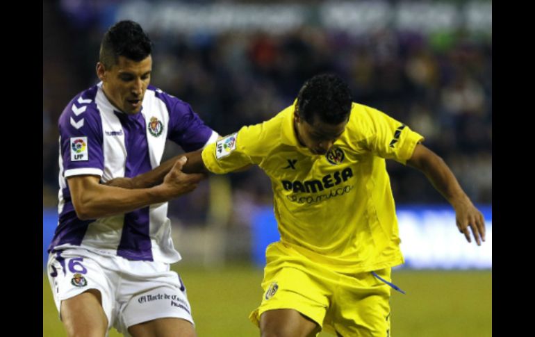 A media hora de juego 'Gio' disparó el balón, pero sin resultado favorable. AFP /