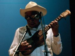 Andrés Vega fue motivado desde muy joven por el son jarocho. ARCHIVO /