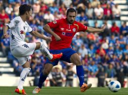 El Cruz Azul playera roja de conmemoración de su medio siglo de haber ascendido a Primera División. AP /