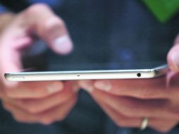 Móvil. Los dispositivos portátiles también son una buena opción para llenarlos de lecturas.  /