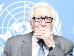 El mediador en el proceso de paz, Lajdar Brahimi, afirma que el gran paso hasta ahora ha sido poner a ambas delegaciones a dialogar. EFE /