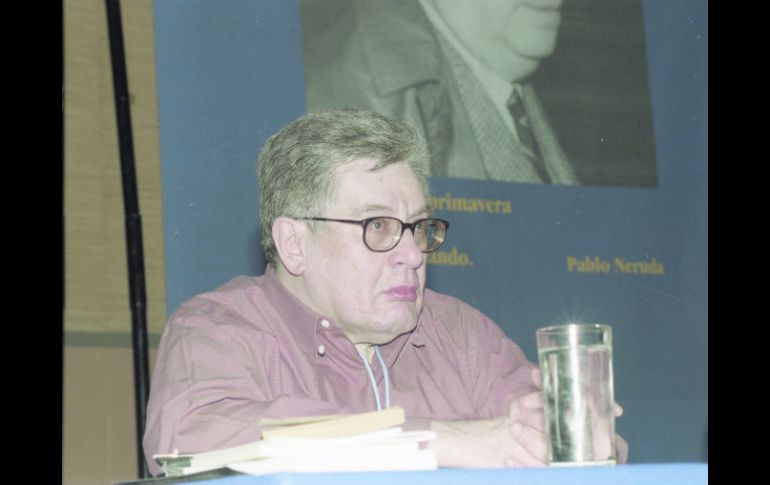 Imagen de José Emilio Pacheco en un homenaje a Pablo Neruda en 1999. ARCHIVO /