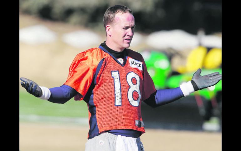 Peyton Manning es reconocido por sus compañeros como un líder capaz de leer la estrategia rival. AP /
