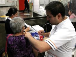 La Secretaría de Salud contiúa aplicando la vacuna para prevenir a la población. NTX /
