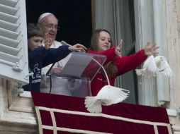 El Sumo Pontífice y dos pequeños oraron por Campolongo, cuyo caso estremeció Italia. AP /