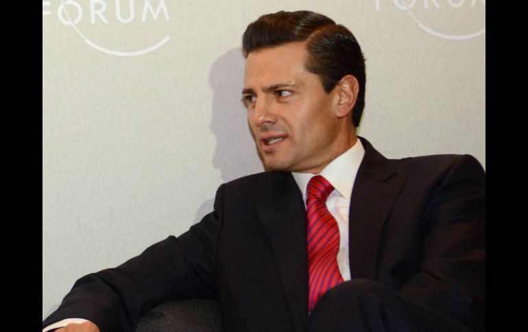 Peña Nieto expuso en Davos que las reformas en México buscan corregir las fallas que limitan el crecimiento del país. ARCHIVO /