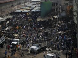 Un incendio en el mercado La Merced suscitado la noche de este sábado afecta las puertas de la siete a la 11. SUN /