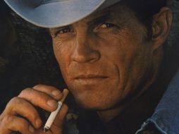Lawson fue la imagen del vaquero fumando en los anuncios impresos de Marlboro de 1978 a 1981. AP /