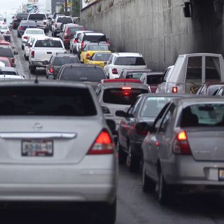 En hora pico, a 14 kilómetros por hora en vías rápidas