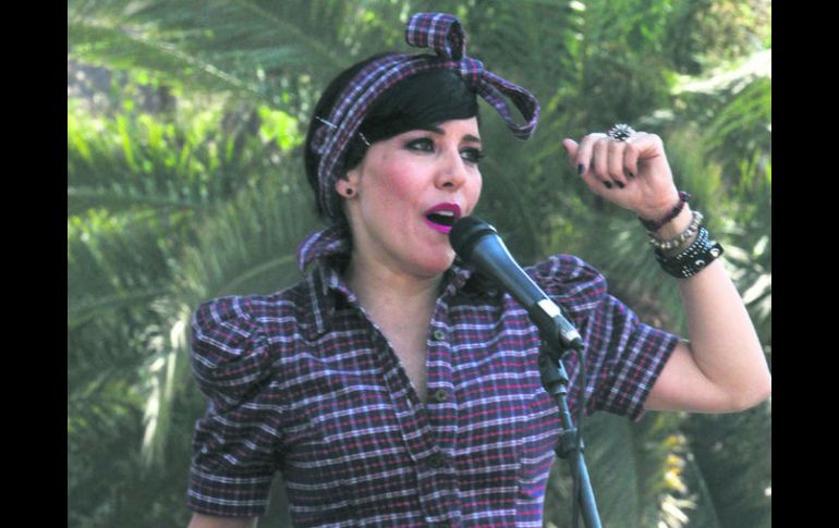 Combativa. Salas no quita el dedo del renglón, y afirma que seguirá creando música, aunque lejos de las disqueras. NTX /