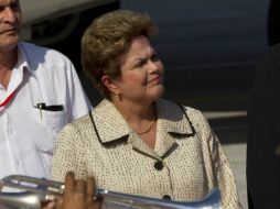 Dilma, a su arribo a Cuba, para comenzar la construcción de la obra.  /