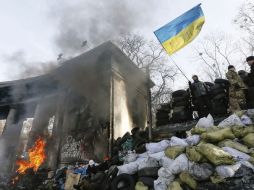 Los manifestantes opositores ucranianos desbloquearon hoy la sede del Ministerio de Justicia en Kiev. EFE /