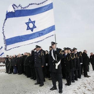 Alemania recuerda el horror de Auschwitz y Leningrado
