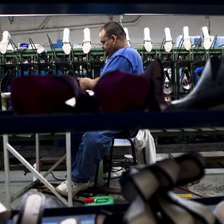 Balanza comercial de México cierra con saldo deficitario en 2013