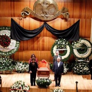 Restos de José Emilio Pacheco arriban al Colegio Nacional