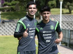 Aquí, Márquez con el joven Alan Pulido, quien busca cumplir su ciclo mundialista. MEXSPORT /