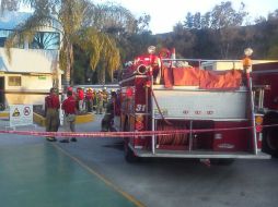 Bomberos acudieron al lugar y realizaron labores de auxilio.  /
