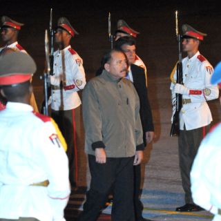 Maduro, Morales, Mujica y Ortega asisten a marcha con antorchas en Cuba