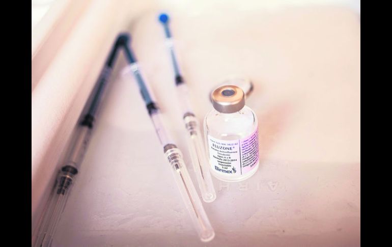 La vacuna, mejor idea.Las autoridades insisten en que la gente no debe automedicarse. XINHUA /