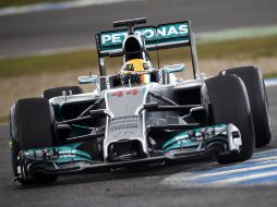 Lewis Hamilton, del equipo Mercedes, durante el primer día de actividades en Jerez. AP /