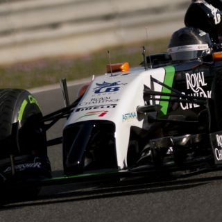 'Checo' Pérez inicia con el cuarto mejor tiempo en Jerez