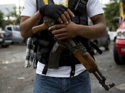 La Segob firmó el acuerdo con las autodefensas para iniciar su institucionalización. AP /