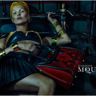 Kate Moss se convierte en muñeca de Alexander McQueen