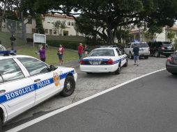 La policía de Honolulu responde a la emergencia en la secundaria Roosevelt. AP /