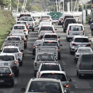 Obras de la CFE congestionan avenida Acueducto