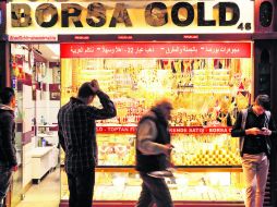 Al rescate. El Banco Central de Turquía lanzó a última hora un salvavidas para detener la depreciación de la moneda nacional. AFP /