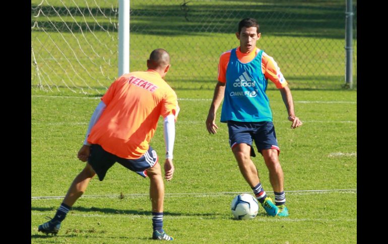 Castro, durante uno de los entrenamientos con Chivas. ARCHIVO /