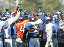 No pasan. La defensiva de los Broncos ha mejorado en la postemporada, al permitir 289.5 yardas por promedio cada juego. AP /