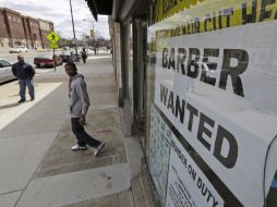 El promedio de solicitudes de cuatro semanas registró un aumento marginal de 750 personas a 333 mil. ARCHIVO /