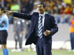 De la Torre dirigió su primer encuentro en Libertadores, pero este será su debut en la Liga MX con los ex canarios. AFP /