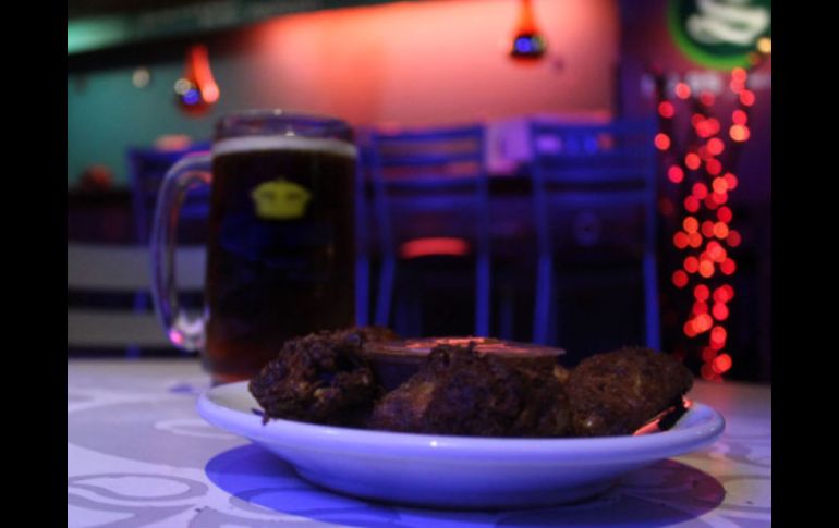 Se debe considerar hacer una reservación o llegar más temprano para encontrar una buena mesa en caso de ir a un bar ARCHIVO /