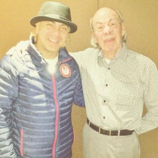 Cristian Castro y 'El Loco' Valdés, en foto juntos con el saiote