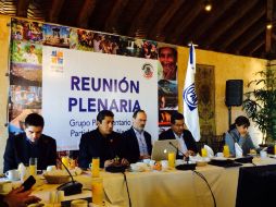 Los presidentes nacional y estatal del PAN @machavezmx y GustavoMadero en plenaria @SenadoresdelPAN #Michoacán Foto:@JLozanoA ESPECIAL /