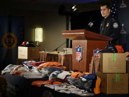 Los agentes mostraron todos los objetos falsos que están ahora en su disposición. AP /