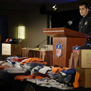 Incautan mercancía apócrifa antes del Super Bowl