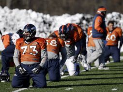 Los precios han bajado tanto que a principios de semana una firma ofreció un boleto en 585 dolares, uno de los precios más bajos. AP /