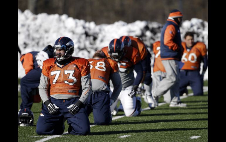 Los precios han bajado tanto que a principios de semana una firma ofreció un boleto en 585 dolares, uno de los precios más bajos. AP /